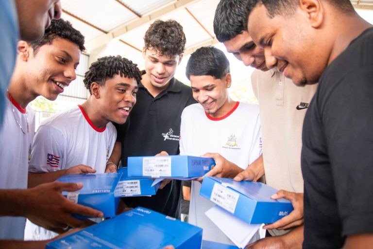 Programa Tô Conectado finaliza entrega de mais de 45 mil