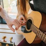 Projeto Notas e Ritmos oferece aulas de música gratuitas para
