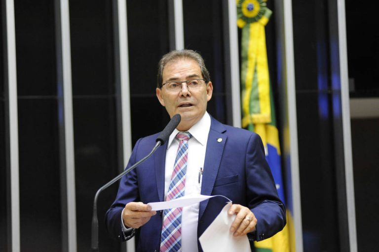 Projeto de anistia escrito por Crivella será base para novo