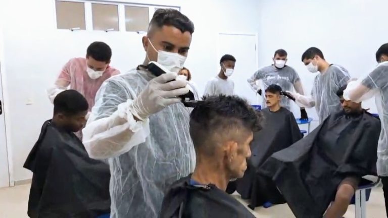 Projeto promove ação social com cortes de cabelo a pacientes