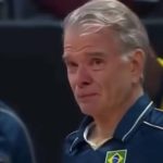 Que tristeza! Técnico na seleção masculina de vôlei, Bernardinho, chora