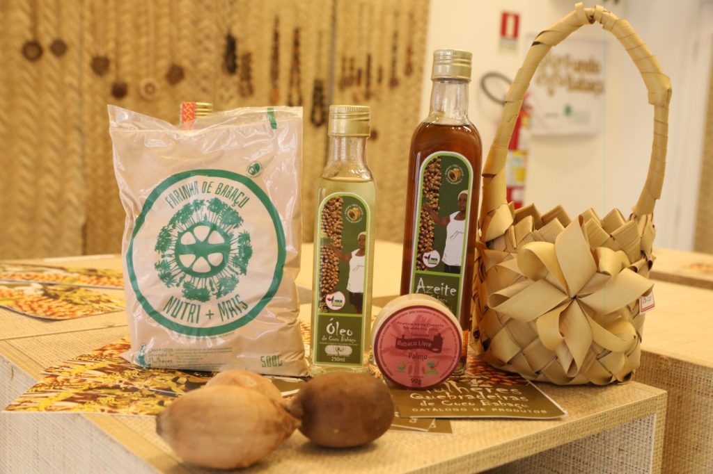 Quebradeiras de coco lançam site de vendas online no Mês