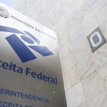 Receita apreende em dois navios no Rio carga de combustível