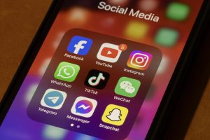 Redes sociais são bloqueadas no Nepal: “precedente perigoso”