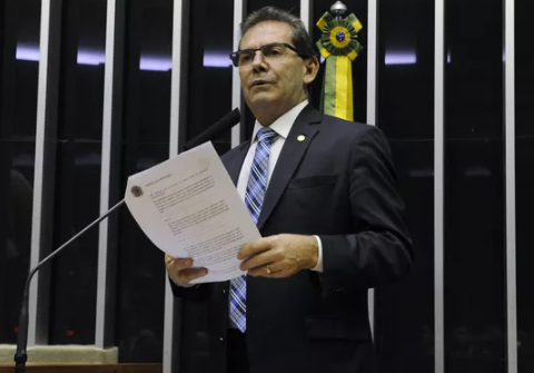 Relator da anistia busca 'meio-termo' em novo texto e aposta