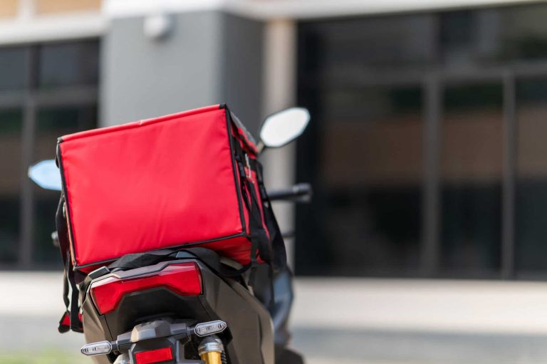 Relatório mostra precariedade no trabalho por aplicativos no Brasil