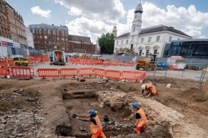 Ruínas romanas e masmorra medieval são encontradas na Inglaterra