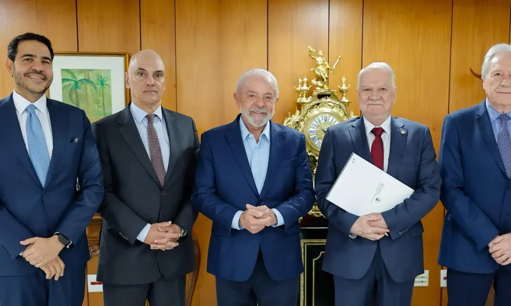 STF entrega convite de posse a Lula e Alckmin para