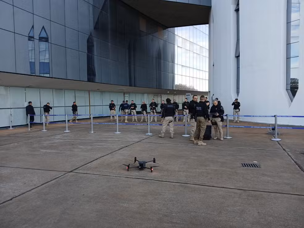 STF monta megaesquema de segurança com drones e cães farejadores