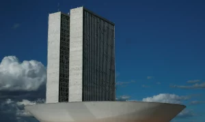 STF retoma julgamento sobre indulto de Bolsonaro a policiais do