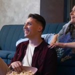 Sabia que maratonar séries pode ser bom para o cérebro?