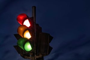Semáforo de quatro cores? EUA estudam preferência para carros autônomos