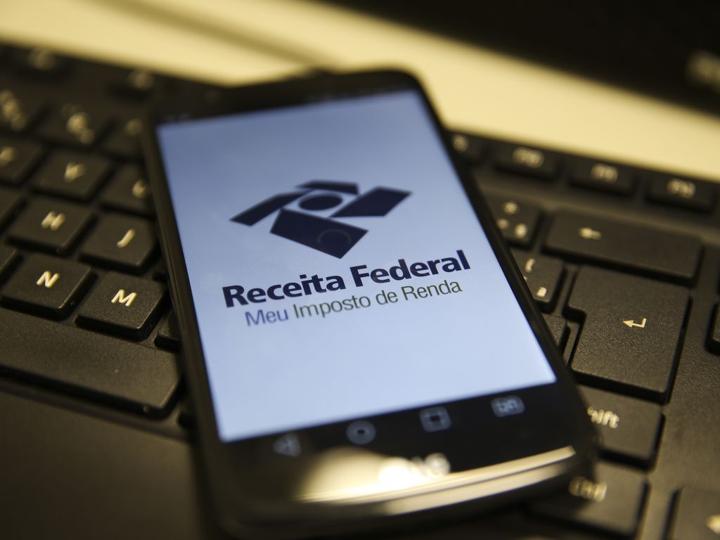 Senado aprova projeto alternativo que isenta do IR quem ganha