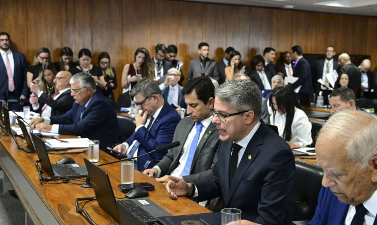 Senado enterra a PEC da Blindagem após rejeição unânime na