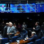 Senado mexe na Lei da Ficha Limpa e abre caminho