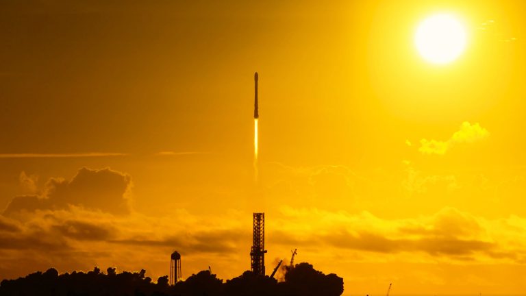 SpaceX lança sondas que vão monitorar o Sol e mapear