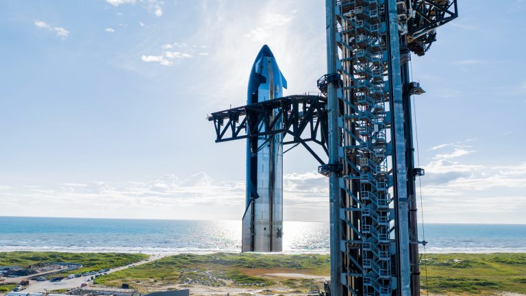 SpaceX leva nova Starship à base para testes antes do