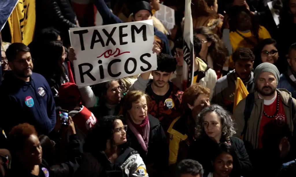 Super-ricos pagam cerca de 20% de impostos no Brasil, enquanto