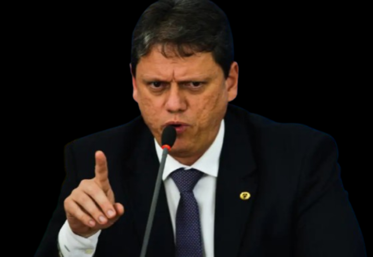 Tarcísio diz que seu "primeiro ato" seria indulto a Bolsonaro