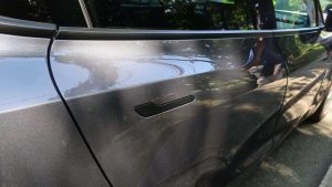 Tesla planeja redesenhar maçanetas após relatos de falhas