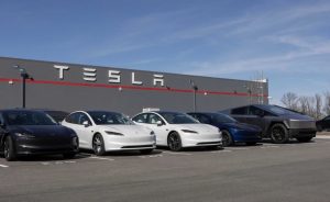 Tesla registra trimestre de recuperação, mas enfrenta queda global