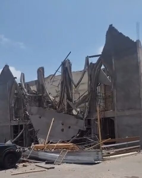 Teto da Igreja de Nossa Senhora do Perpétuo Socorro desaba