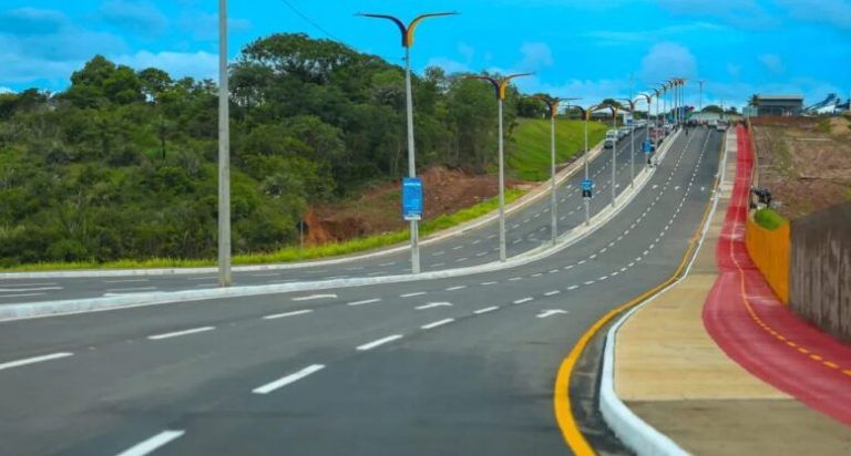 Trecho da Avenida Metropolitana que compreende rotatória da UEMA e