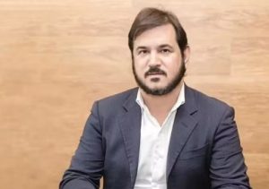 União Brasil dá 24 horas para filiados entregarem cargos no