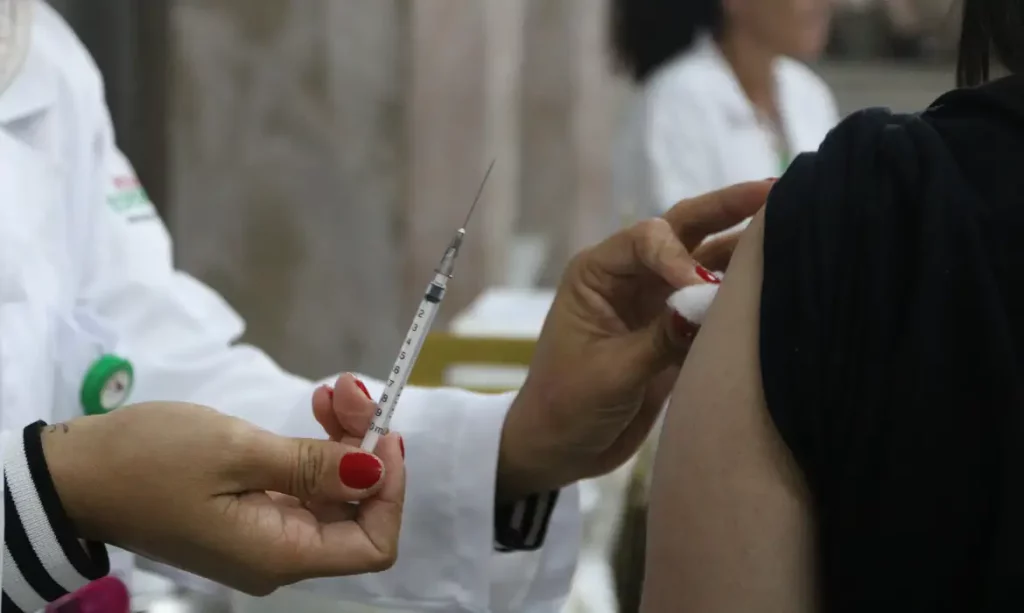 Vacinação contra covid-19 em gestantes reduz risco de complicações na