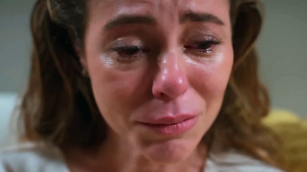 Vale Tudo: Heleninha descobre que Leonardo está vivo, se despede