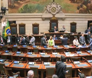 Vereadores encerram sessão mais cedo nesta quinta após votação de