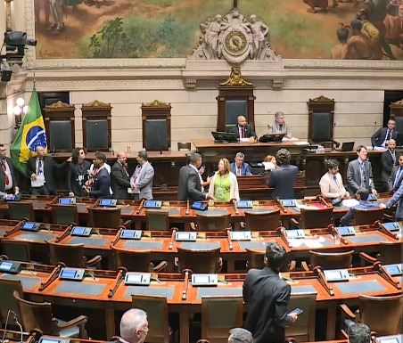 Vereadores encerram sessão mais cedo nesta quinta após votação de