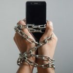 Vício em celular? 5 possíveis sintomas para ficar de olho