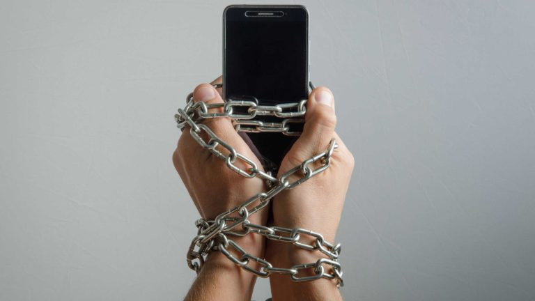 Vício em celular? 5 possíveis sintomas para ficar de olho