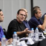 Vídeo: Eduardo Paes reúne secretariado no Rio e detalha planos