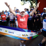 Vídeo: Lula participa de caminhada em Brasília e provoca Bolsonaro