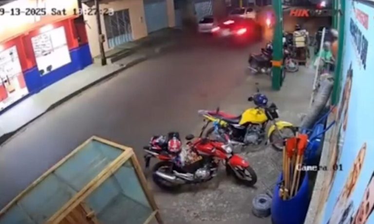 Vídeo: Motociclista é arremessado por carro que fugia da polícia,