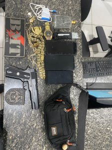 Vídeo: Polícia Militar apreende simulacro de arma de fogo durante