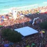Vídeos: Ao som de ‘Brasil’, de Cazuza, e com Caetano