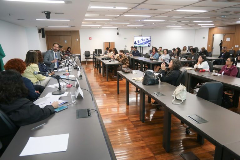 Violência atinge 800 mil estudantes e mais de mil escolas