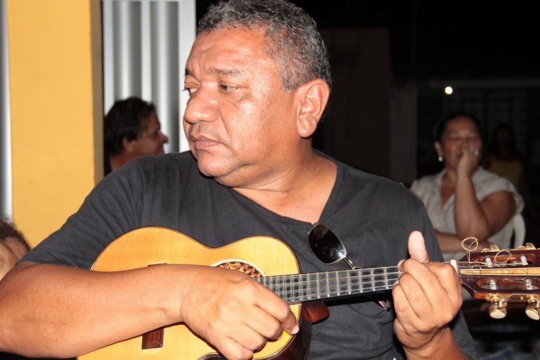 Zeca do Cavaco celebra mestres da música maranhense em show