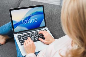 macOS Tahoe 26 chega com busca Spotlight avançada e integração