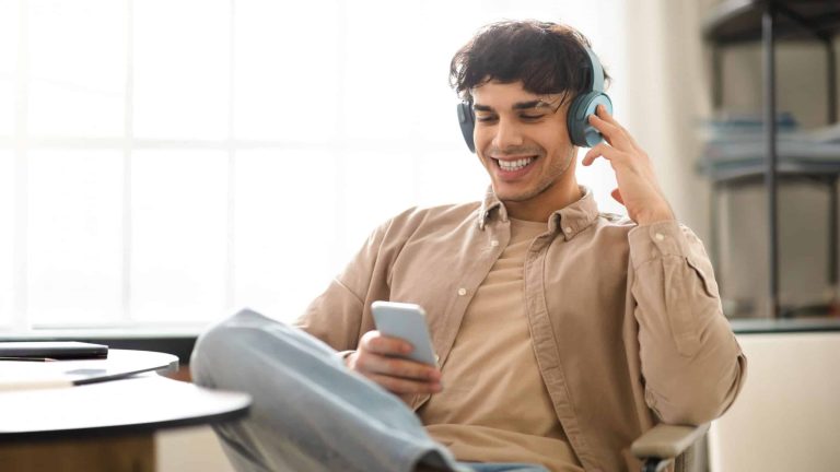 5 celulares com o melhor som para ouvir suas músicas