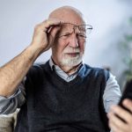 6 coisas que seus pais ou avós faz no WhatsApp