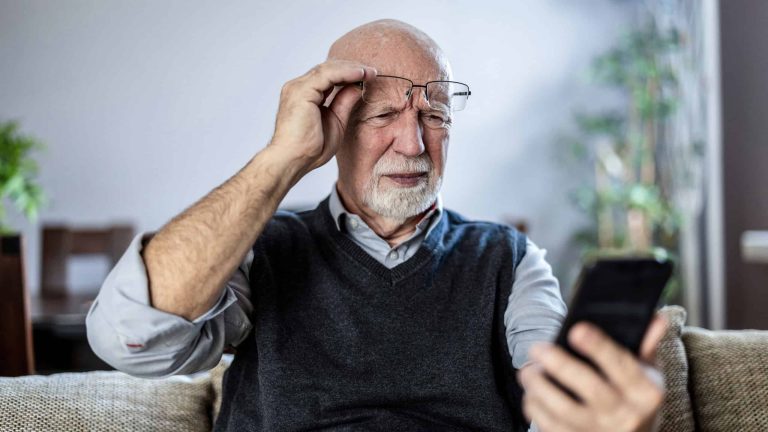 6 coisas que seus pais ou avós faz no WhatsApp