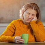 6 sintomas que você acha que são só cansaço, mas