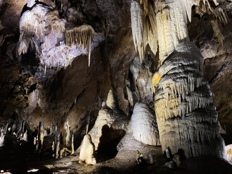 A teoria matemática por trás do formato de estalagmites