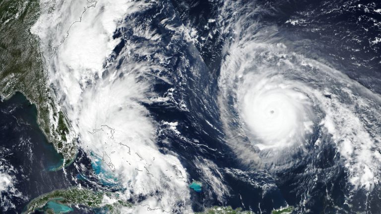 A ‘dança’ dos furacões: Imelda e Humberto giram lado a