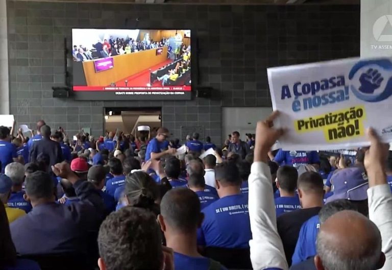 ALMG atropela referendo popular e aprova PEC que permite privatização