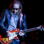 Ace Frehley, cofundador do Kiss, morre após queda
